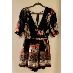 Francesca’s Floral Romper Navy